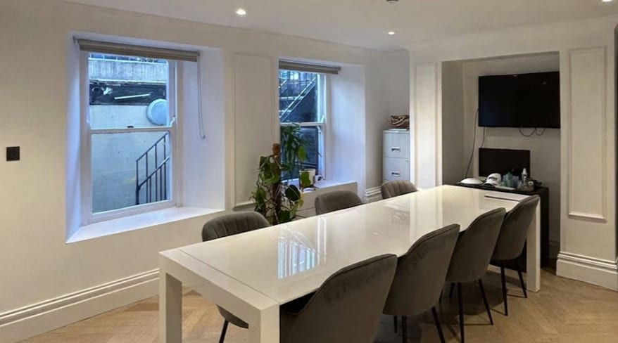 2 Charles St, London to rent Interior Photo- Image 1 of 6