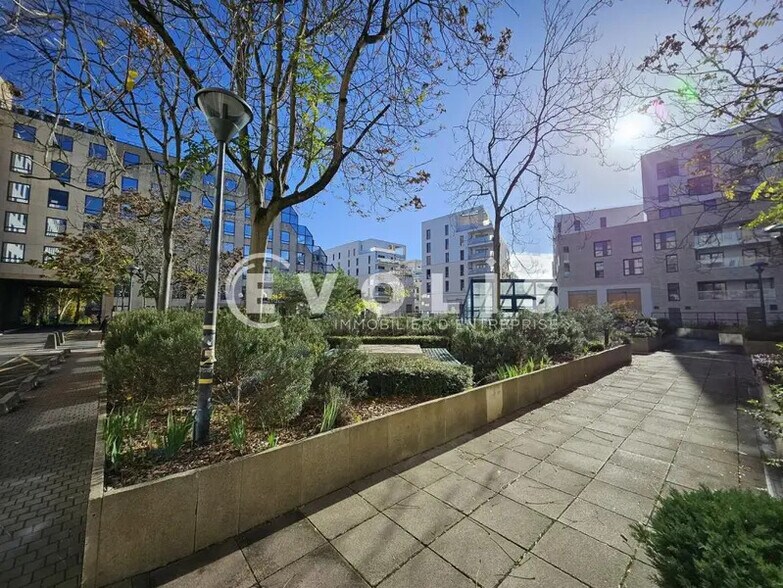 Office in Antony to rent - Building Photo - Image 1 of 27