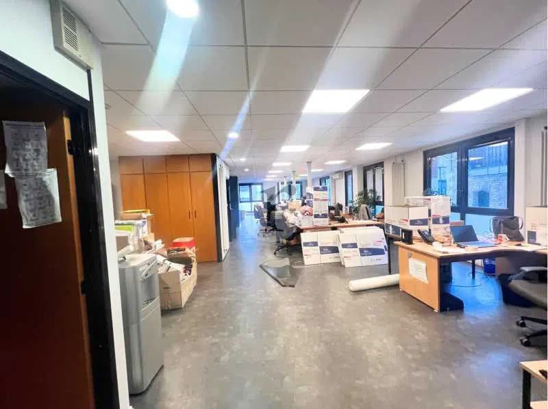 Location Bureaux 238 m² - Photo 1