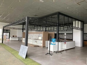 Light Industrial in Rungis to rent Interior Photo- Image 2 of 6