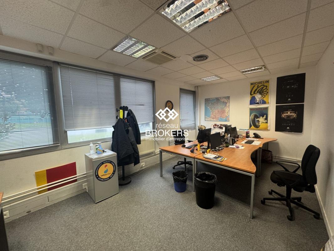 Office in La Courneuve to rent Interior Photo- Image 1 of 5