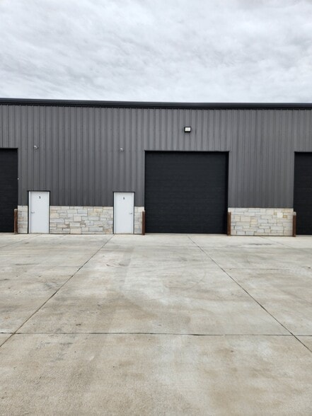 1341 45th St, Columbus, NE to rent - Building Photo - Image 1 of 18