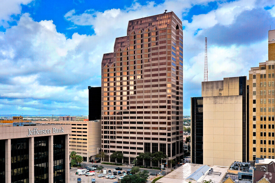 300 Convent St, San Antonio, TX for rent - Building Photo - Image 1 of 9