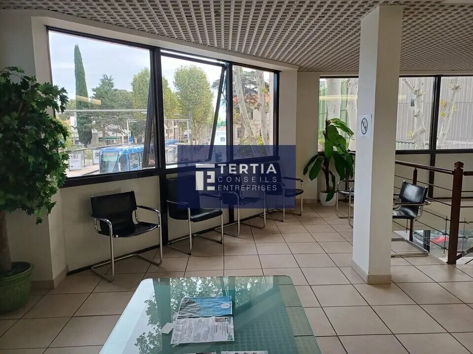Location Bureaux 166 m² - Photo 1