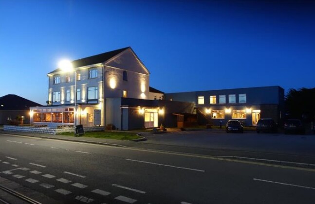 21 Beach Rd, Fairbourne for sale - Primary Photo - Image 1 of 1