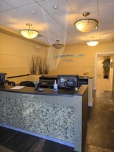 118-124 Glen Cove Rd, Roslyn Heights, NY for rent Lobby- Image 1 of 11