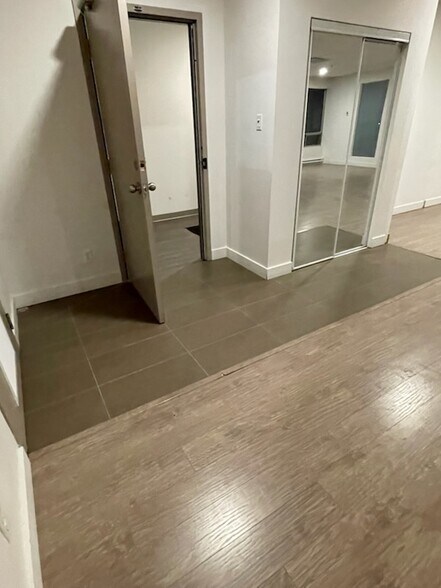 250 Av Dunbar, Mont-Royal, QC to rent - Interior Photo - Image 3 of 7