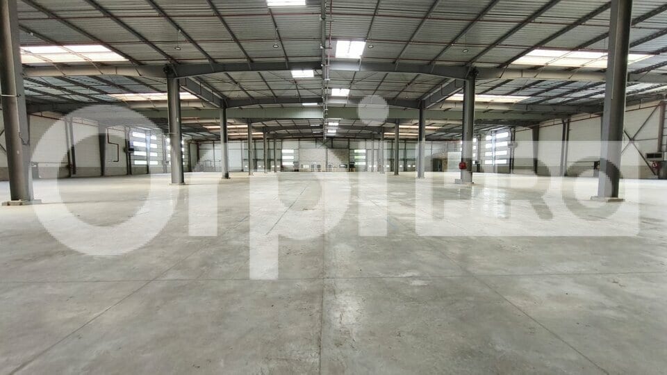 Industrial in Saint-Michel-sur-Orge to rent Interior Photo- Image 1 of 6