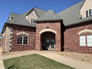 4800 W San Antonio St, Broken Arrow, OK for rent Building Photo- Image 1 of 8