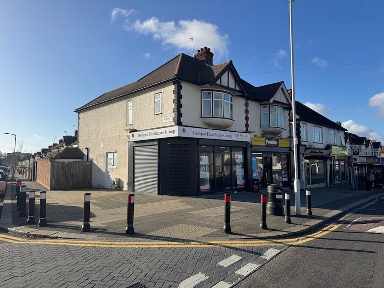 65 Chadwell Heath Ln, Romford to rent - Primary Photo - Image 1 of 8
