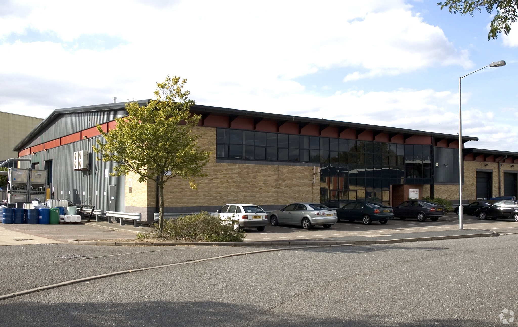 Grafton Way, Basingstoke for sale Primary Photo- Image 1 of 1