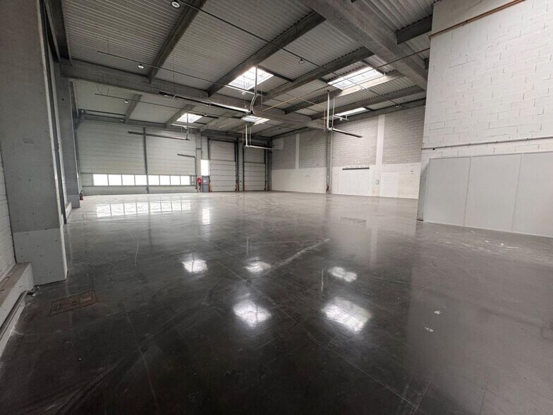 Light Industrial in Saint-Priest to rent - Building Photo - Image 3 of 11