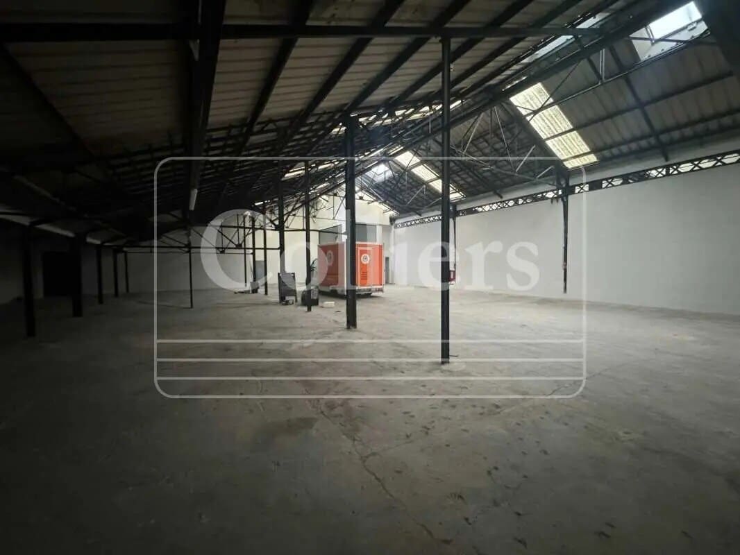 Light Industrial in Marseille to rent Interior Photo- Image 1 of 6