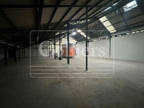Light Industrial in Marseille to rent Interior Photo- Image 1 of 6