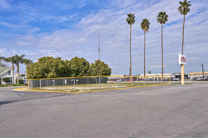 1115 Union Ave, Bakersfield, CA for rent - Building Photo - Image 3 of 5