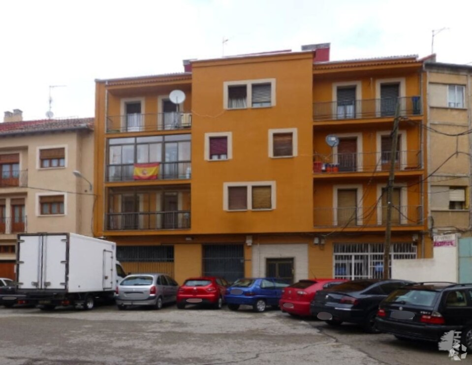 Retail in Segovia, Segovia to rent Primary Photo- Image 1 of 3