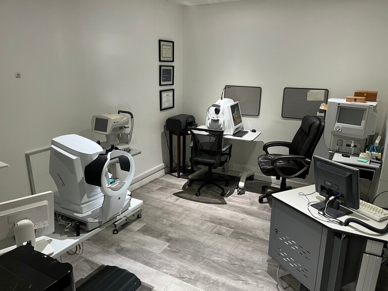 10884 Santa Monica Blvd, Los Angeles, CA to rent - Interior Photo - Image 1 of 10