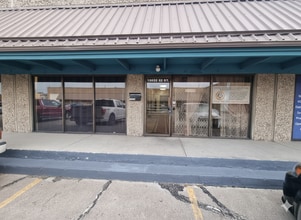 52 129 Av NW, Edmonton, AB to rent Interior Photo- Image 2 of 15