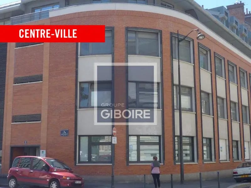 Location Bureaux 151 m² - Photo 1