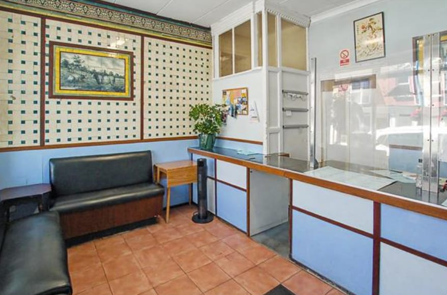 28 Queen St, Pembroke Dock for sale - Interior Photo - Image 2 of 4