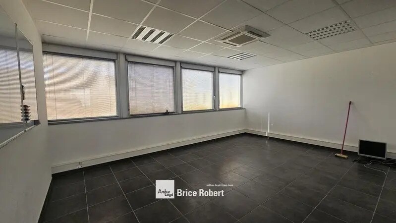 23 Rue Lavoisier, Chassieu to rent - Interior Photo - Image 2 of 3