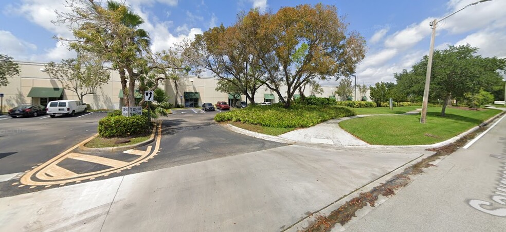 501 - 599 Sawgrass Corporate Parkway, Sunrise, FL for rent - Building Photo - Image 2 of 8