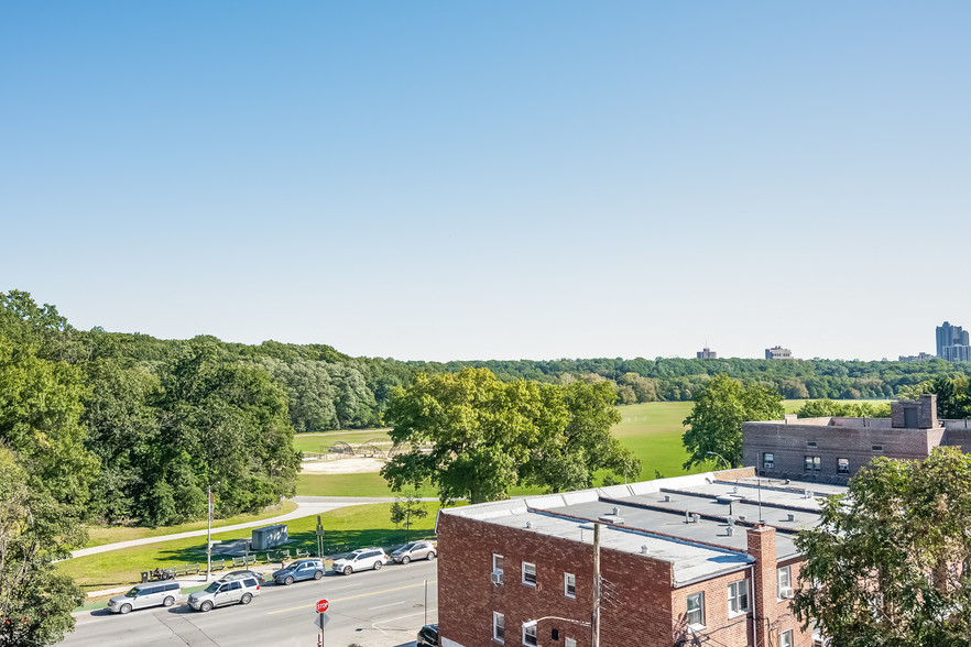 211 W 252nd St, Bronx, NY for sale - Aerial - Image 2 of 30