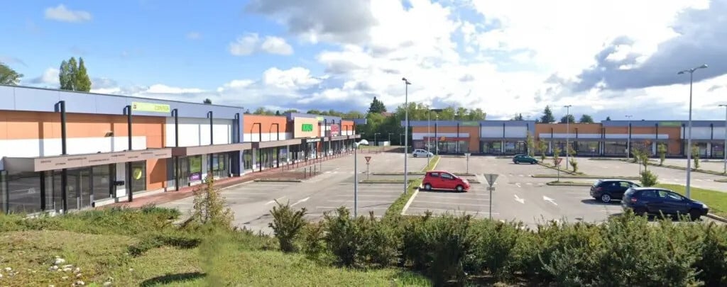 Location Commerce 300 m² - Photo 1