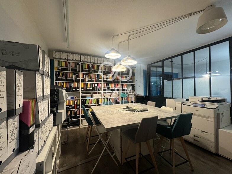 Office in Levallois-Perret to rent - Building Photo - Image 2 of 12
