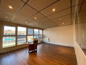 Light Industrial in Ivry-sur-Seine to rent Interior Photo- Image 2 of 7