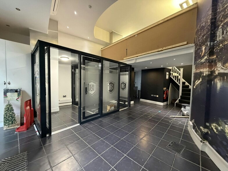 34A Shad Thames, London to rent - Building Photo - Image 2 of 6