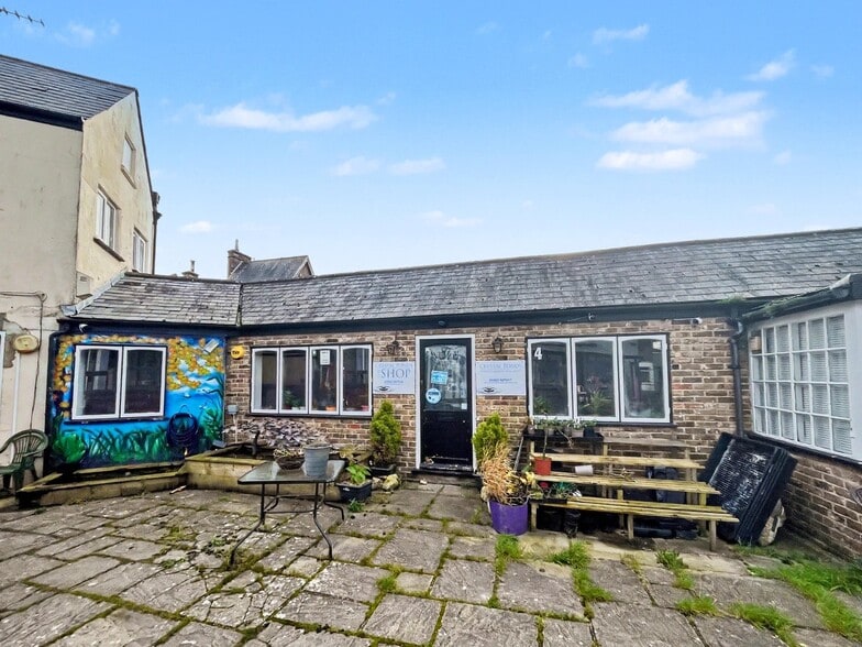Arcade Rd, Littlehampton to rent - Primary Photo - Image 1 of 1