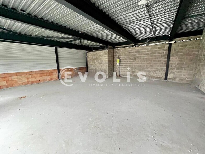 Retail in Fontenay Le Vicomte to rent - Interior Photo - Image 2 of 5