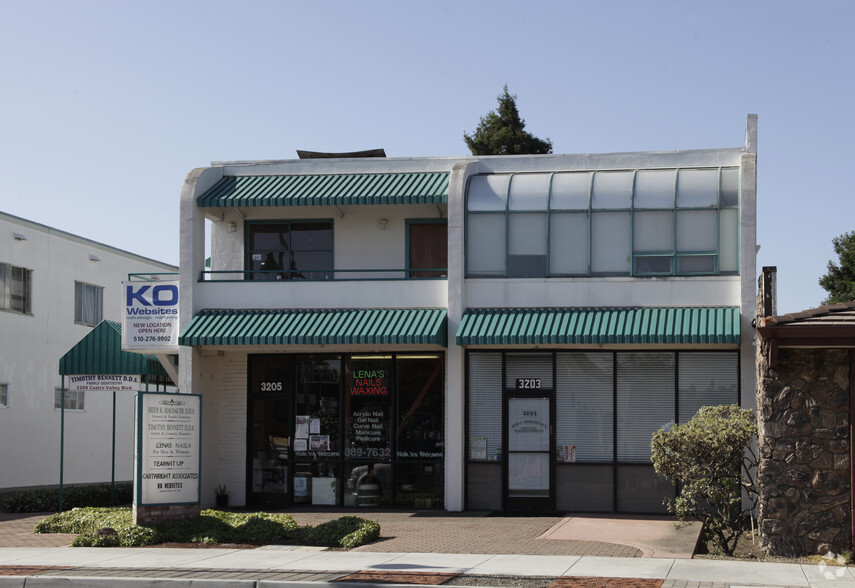 3197-3209 Castro Valley Blvd, Castro Valley, CA for rent - Building Photo - Image 2 of 10