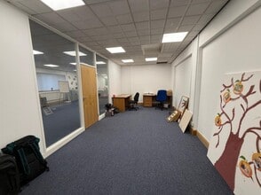 Royds Hall Rd, Leeds to rent Interior Photo- Image 2 of 9