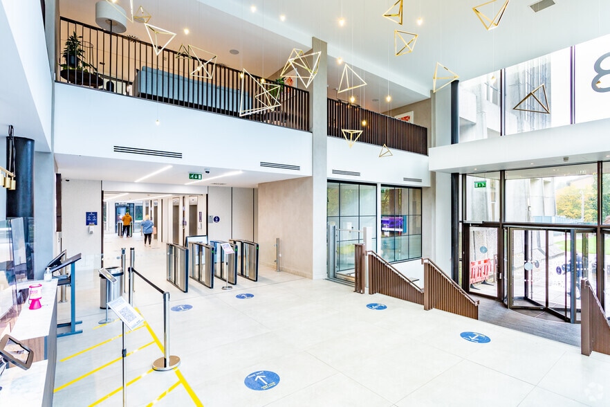 2 Fitzalan Rd, Cardiff to rent - Building Photo - Image 1 of 28