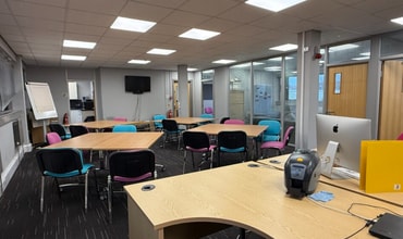 Greenhill Way, Kingsteignton to rent Interior Photo- Image 2 of 6