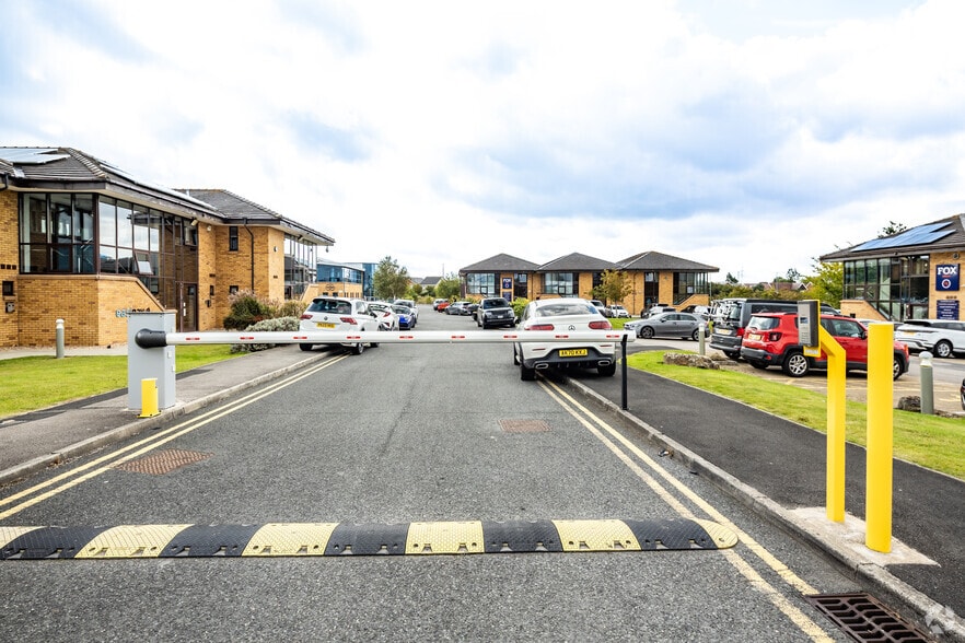 Hallam Way, Blackpool to rent - Building Photo - Image 2 of 2