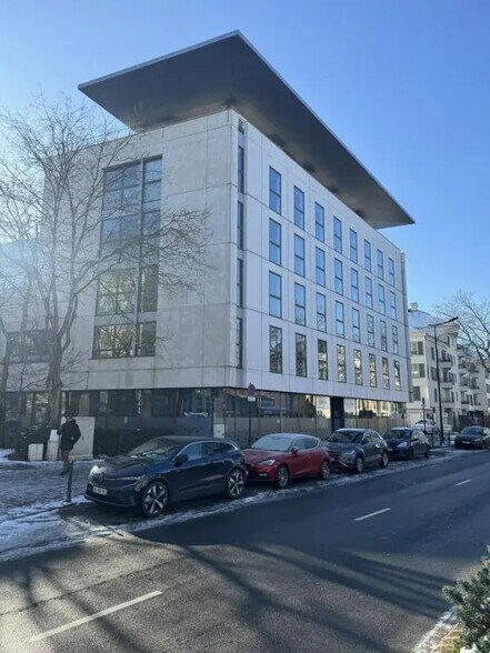 Office in Rueil-Malmaison to rent - Building Photo - Image 2 of 2