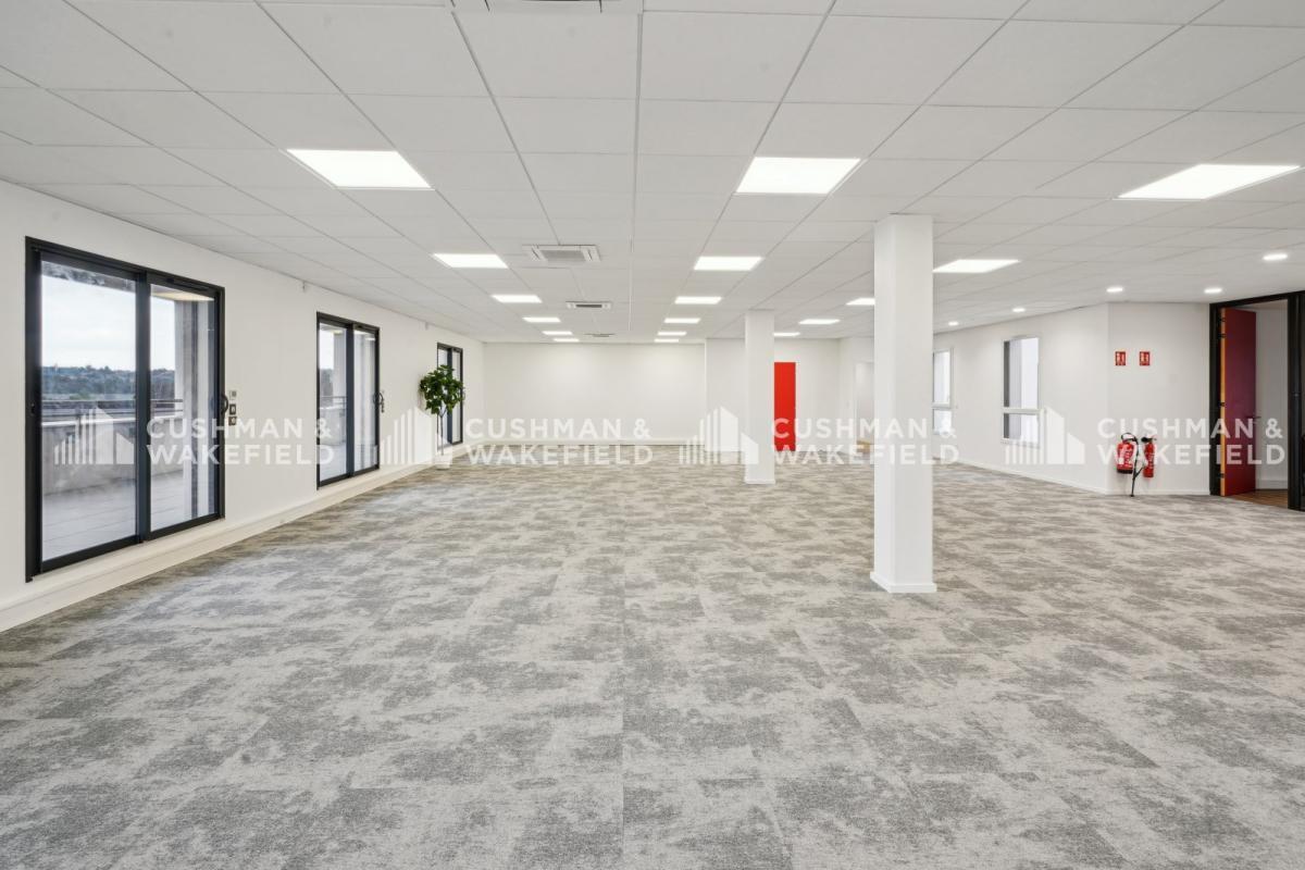 5-7 Chemin Du Tronchon, Dardilly to rent Interior Photo- Image 1 of 15