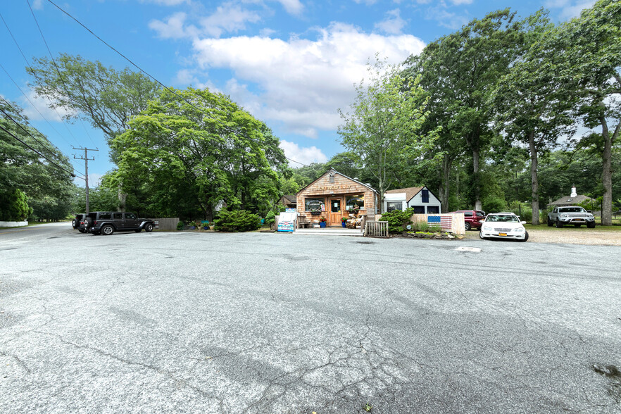 472 Old Stone Hwy, East Hampton, NY for sale - Building Photo - Image 2 of 24