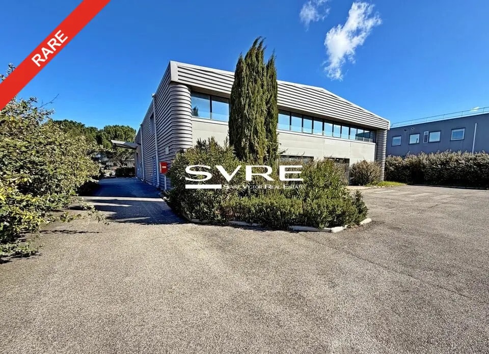 Location Entrepôt 840 m² - Photo 1