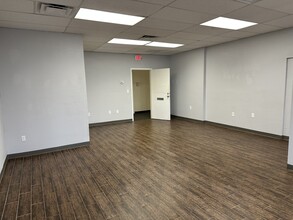 210-220 W Brandon Blvd, Brandon, FL for rent Building Photo- Image 2 of 2