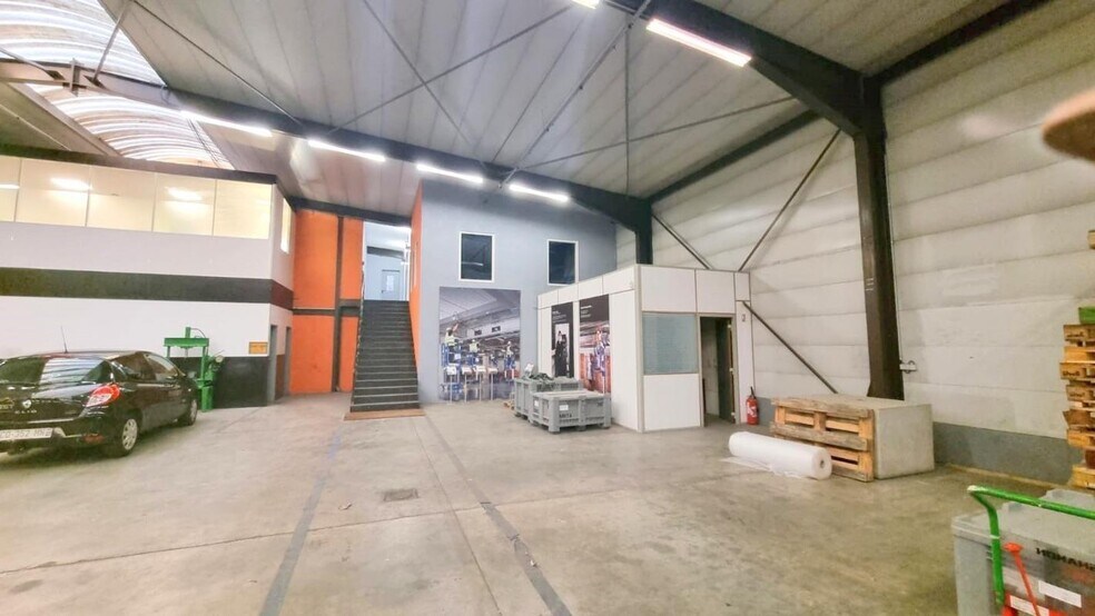 Industrial in Achères for sale - Interior Photo - Image 2 of 28