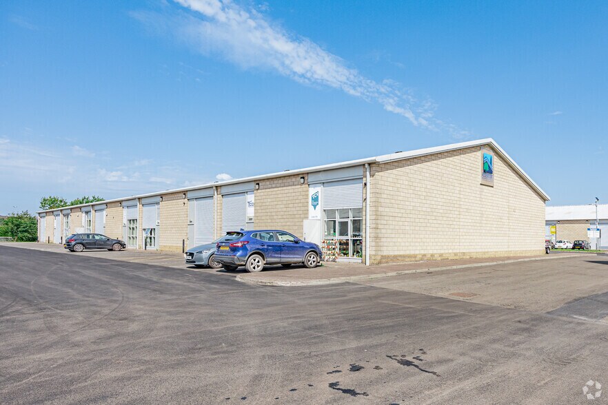 143 Charles St, Glasgow to rent - Primary Photo - Image 1 of 2