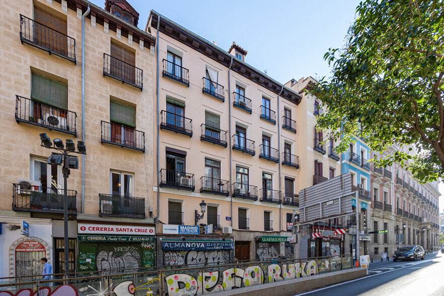 Residential in Madrid, MAD for sale - Primary Photo - Image 1 of 2