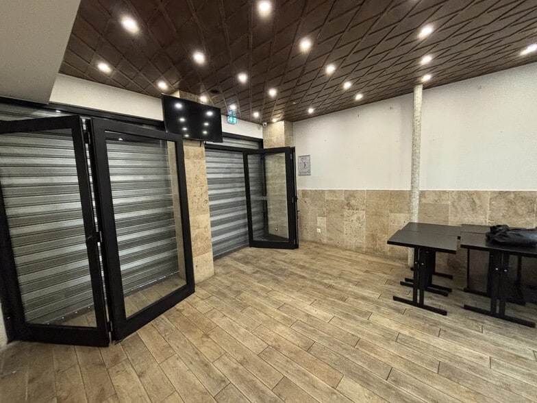 8-10 Avenue De Fontainebleau, Le Kremlin-Bicêtre to rent - Building Photo - Image 3 of 13