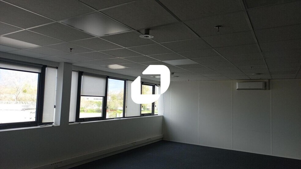 Industrial in Gennevilliers to rent - Interior Photo - Image 2 of 24