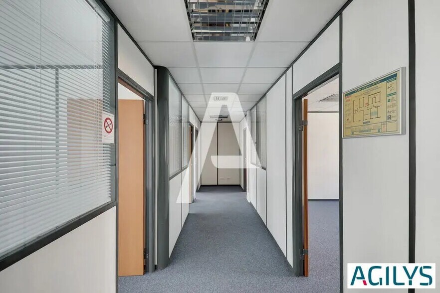 Office in Massy to rent - Building Photo - Image 3 of 9