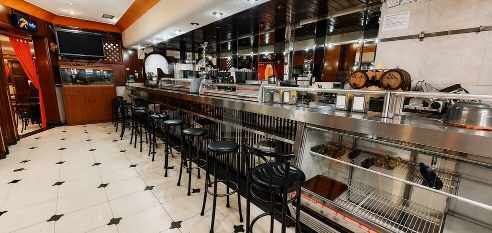Retail in Madrid, Madrid to rent - Interior Photo - Image 3 of 3
